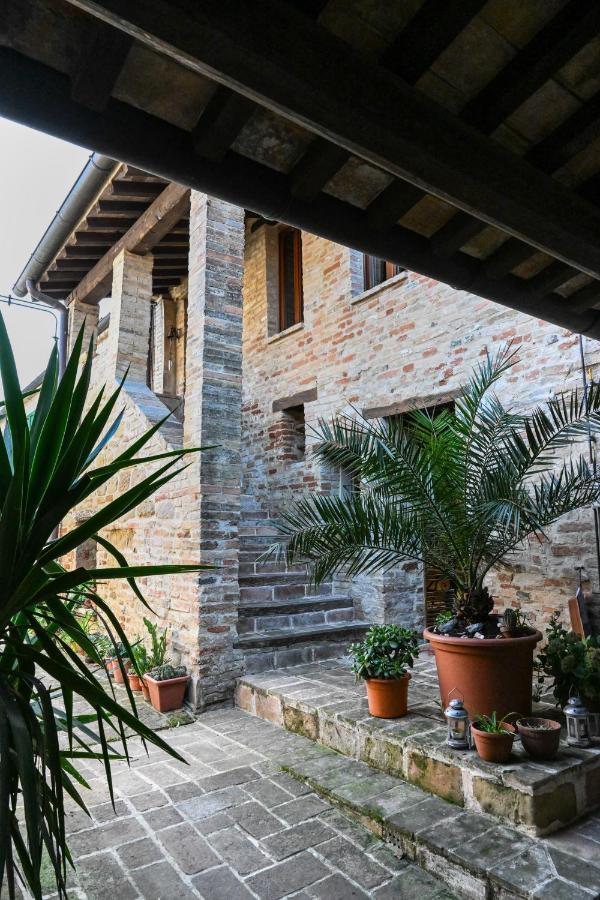 Вилла Il Poggio Mombaroccio Экстерьер фото