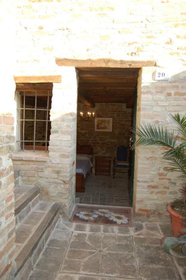 Вилла Il Poggio Mombaroccio Экстерьер фото